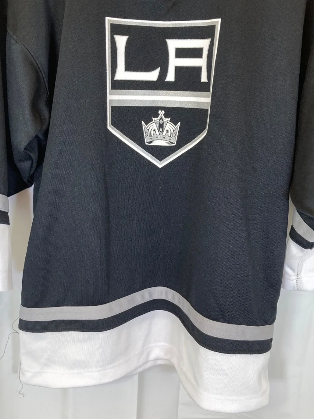 Los Angeles Kings YOUTH XL Jersey Shirt Black White 16/18 Long Sleeve V Neck